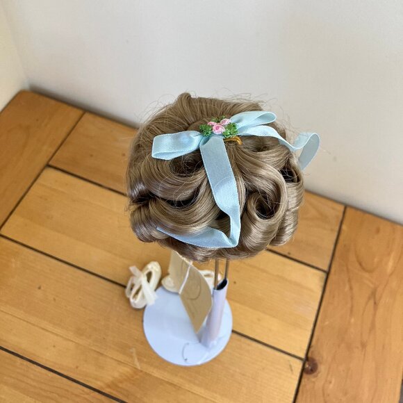 Wee 3 Doll Wig LINDA HL1 E6 Blonde w/ Blue Ribbon 8-9 1/2 + La Sioux Doll Shoes - Picture 8 of 10